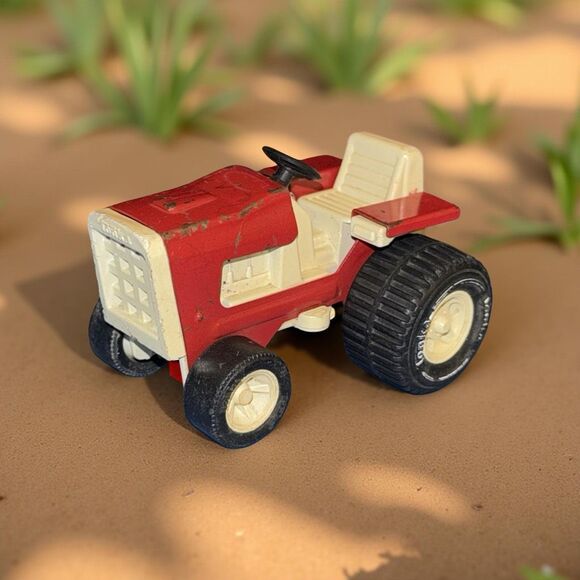 Vintage Tonka Garden Tractor No. 811002 Pressed Steel Plastic Red   A26 - Picture 1 of 10